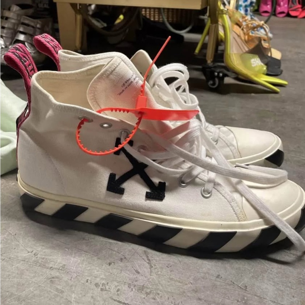 Off-White Vulc Canvas High-Tops with Black Arrows and Tag Accent
